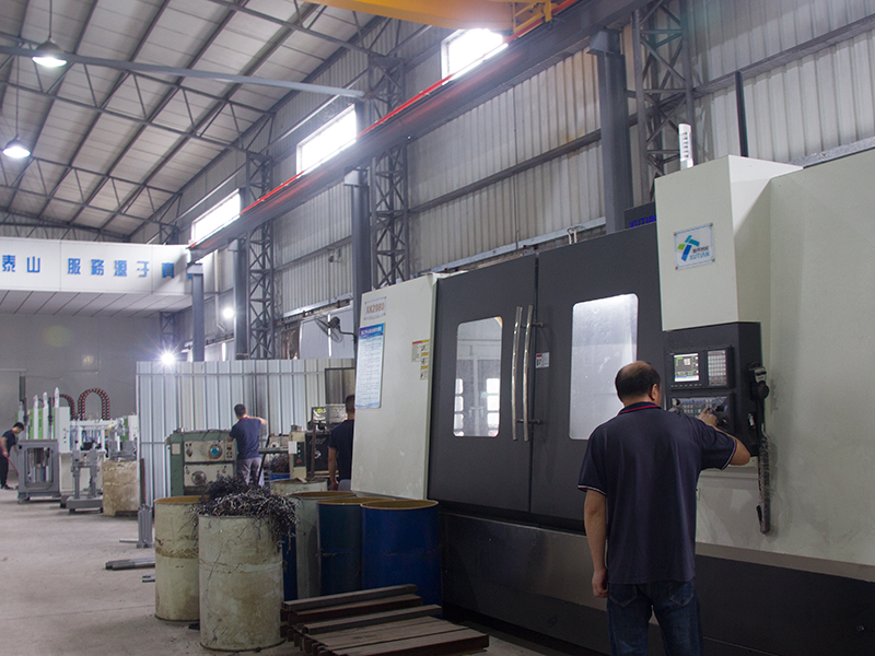 液態(tài)(tai)硅膠(jiao)機(jī)(ji)生(sheng)産車(che)間